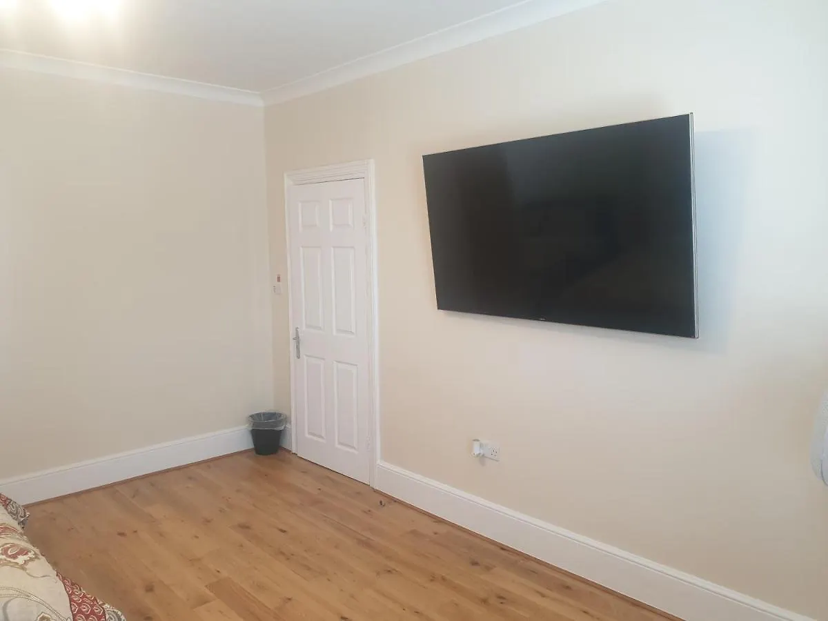 London Luxury 2 Bedroom Apartment 5 Min From Tube Station With Free Parking Wanstead 0*,  United Kingdom