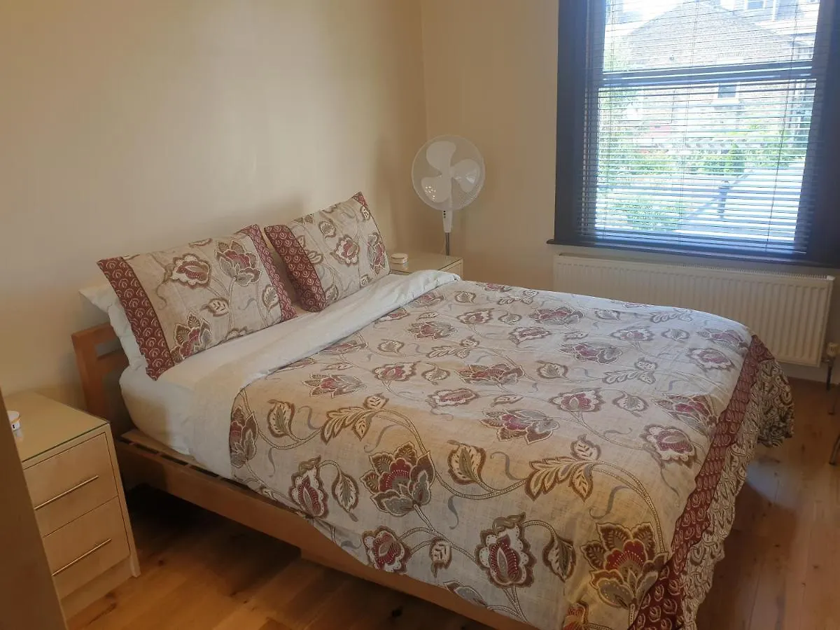 Wanstead London Luxury 2 Bedroom Apartment 5 Min From Tube Station With Free Parking בריטניה