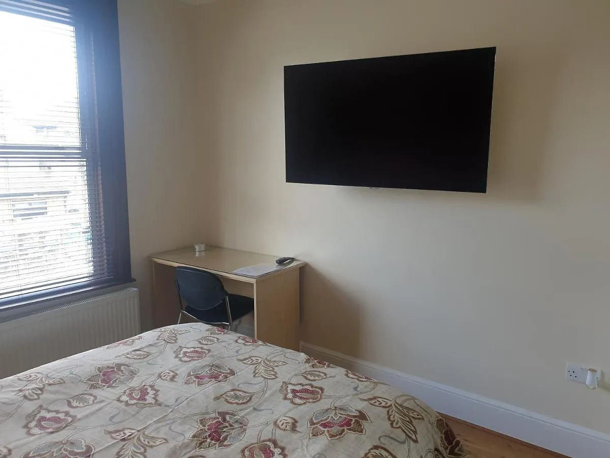 Wanstead London Luxury 2 Bedroom Apartment 5 Min From Tube Station With Free Parking
