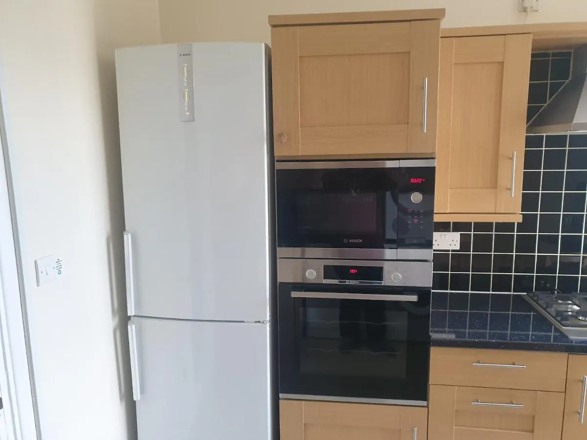Wanstead London Luxury 2 Bedroom Apartment 5 Min From Tube Station With Free Parking