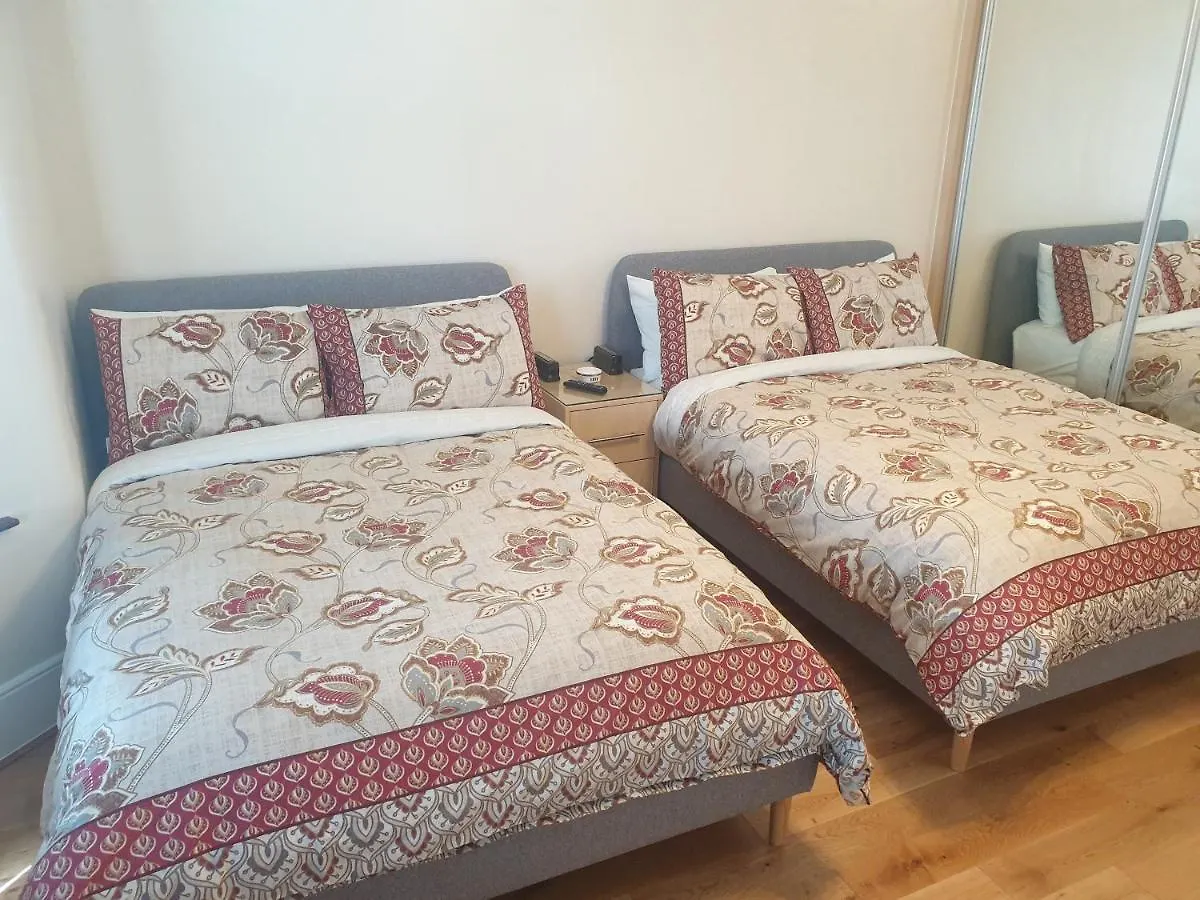 Wanstead London Luxury 2 Bedroom Apartment 5 Min From Tube Station With Free Parking 0*,  בריטניה