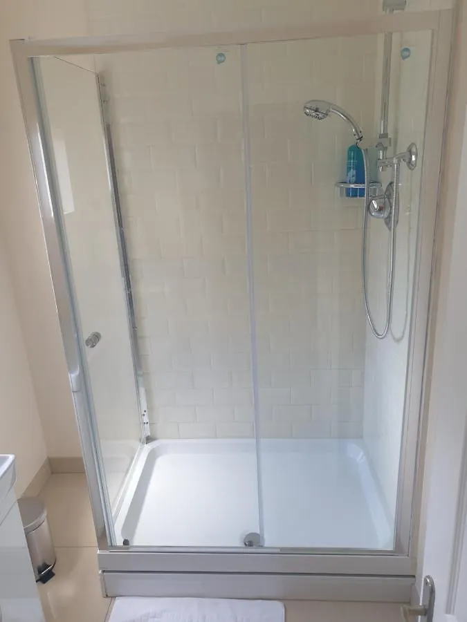 Wanstead London Luxury 2 Bedroom Apartment 5 Min From Tube Station With Free Parking בריטניה