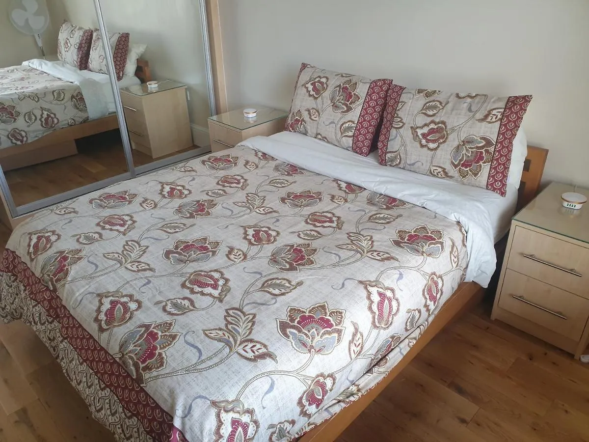 Wanstead London Luxury 2 Bedroom Apartment 5 Min From Tube Station With Free Parking 0*,