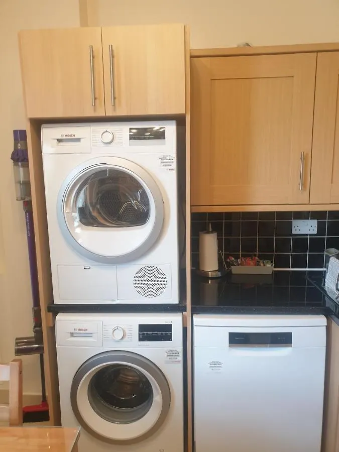 Wanstead London Luxury 2 Bedroom Apartment 5 Min From Tube Station With Free Parking