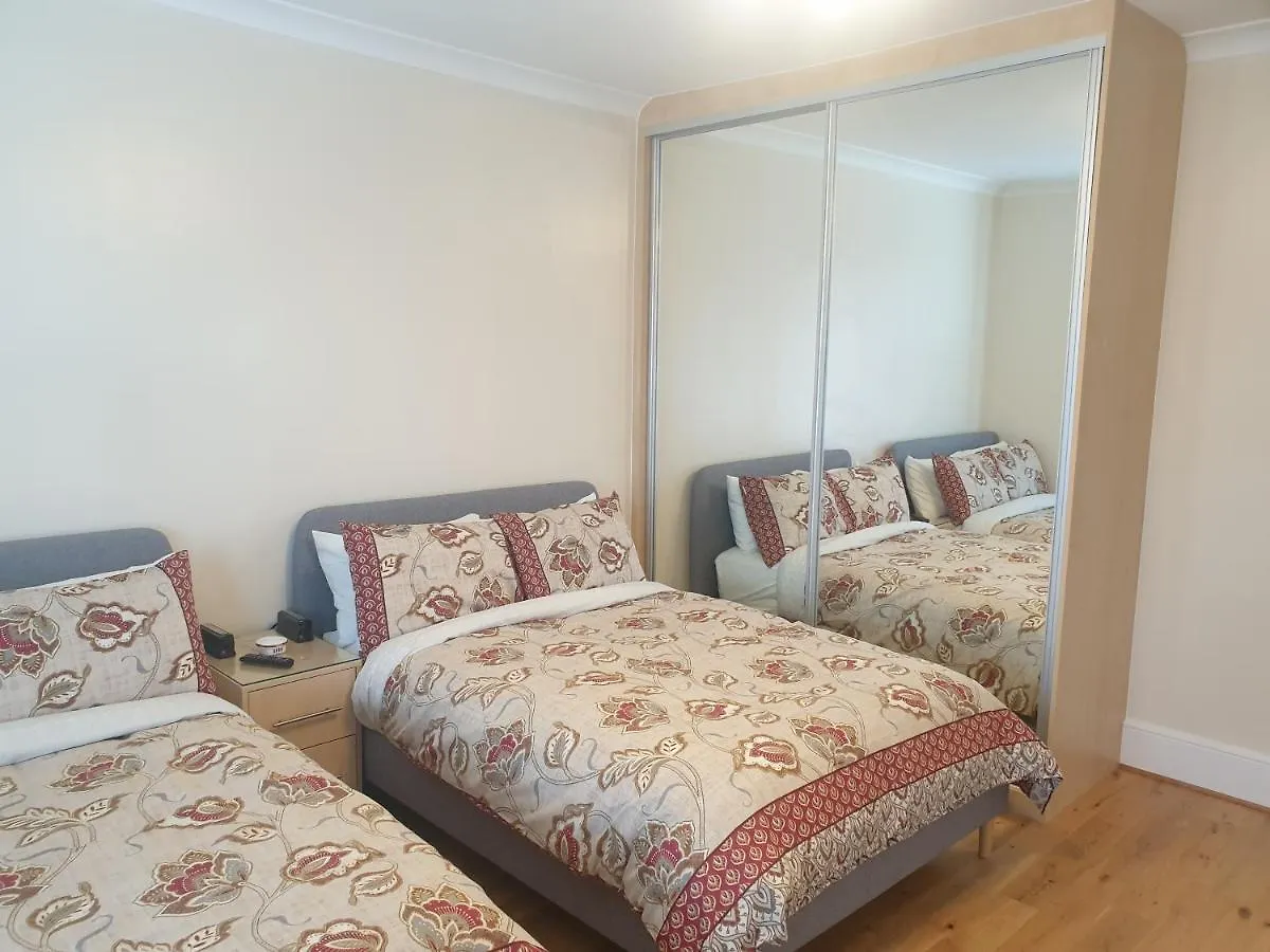 Wanstead London Luxury 2 Bedroom Apartment 5 Min From Tube Station With Free Parking בריטניה