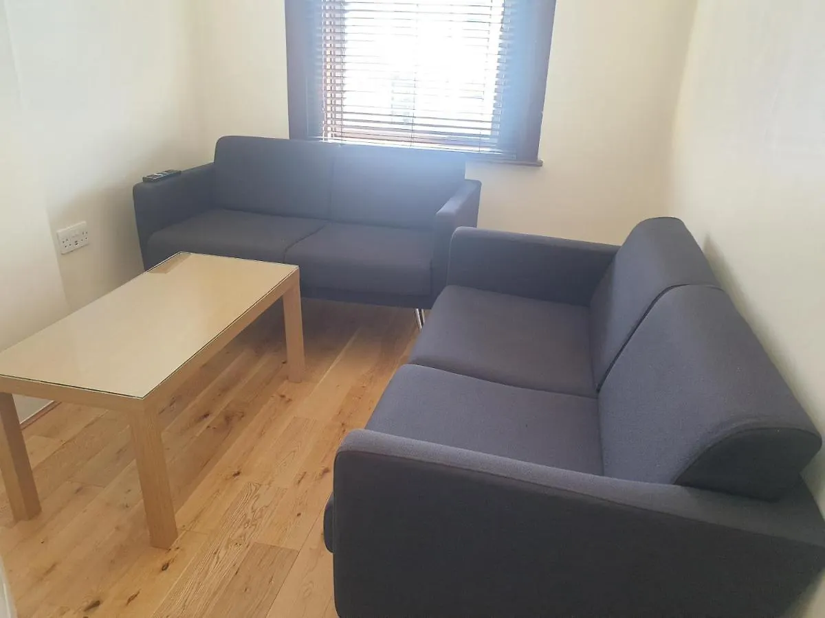 Wanstead London Luxury 2 Bedroom Apartment 5 Min From Tube Station With Free Parking